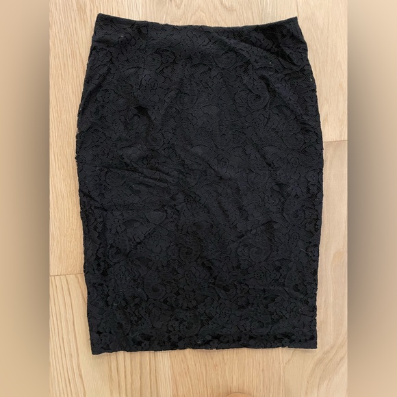 Black Banana Republic pencil skirt - Picture 1 of 2